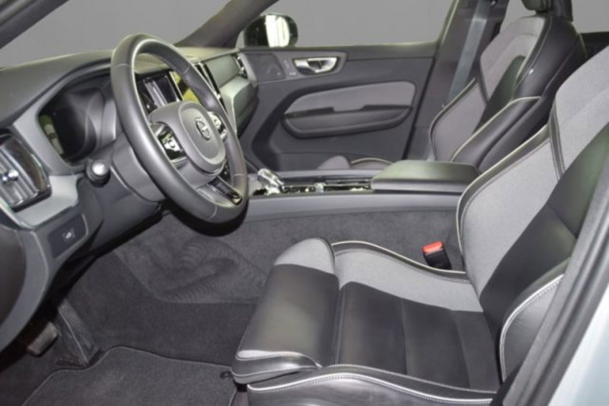 Volvo XC60 B4 automatico Plus Dark (6)