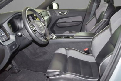 Volvo XC60 B4 automatico Plus Dark (6)