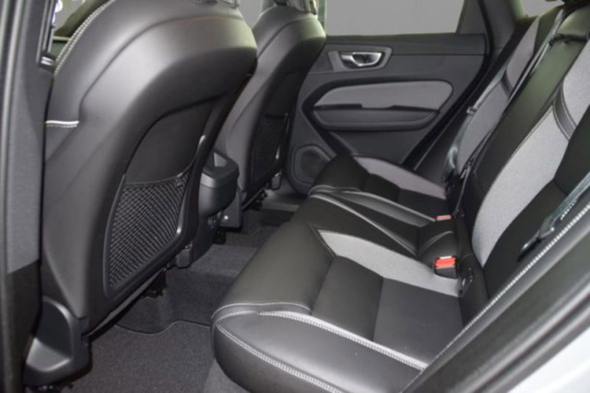 Volvo XC60 B4 automatico Plus Dark (8)