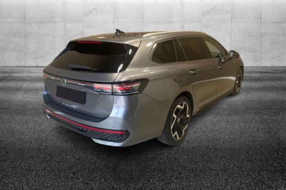 Volkswagen Passat 2.0 tdi scr R-Line 150cv dsg (2)