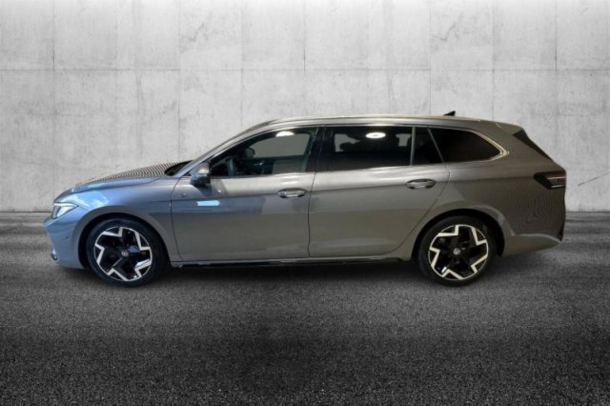 Volkswagen Passat 2.0 tdi scr R-Line 150cv dsg (3)