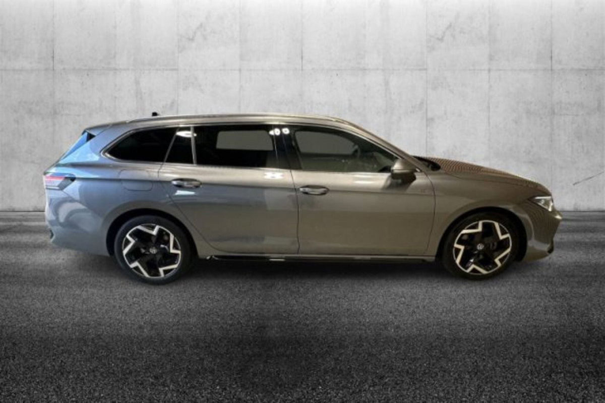 Volkswagen Passat 2.0 tdi scr R-Line 150cv dsg (4)