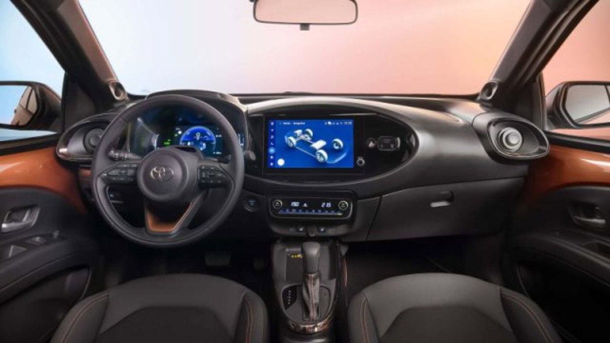 Toyota Aygo X 1.5 hybrid e-cvt (8)