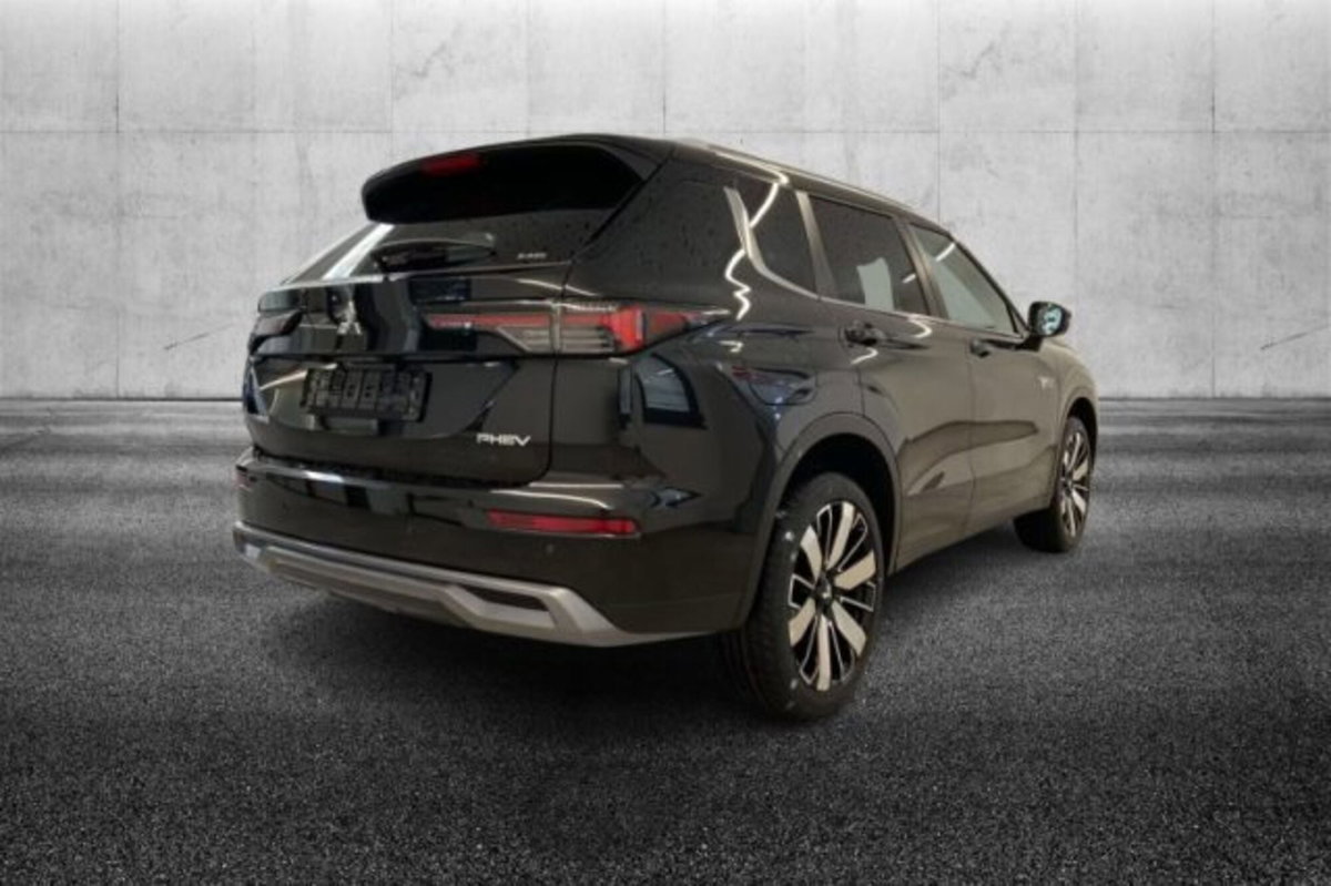 Mitsubishi Outlander 2.4 MIVEC 4WD PHEV Diamond SDA (2)