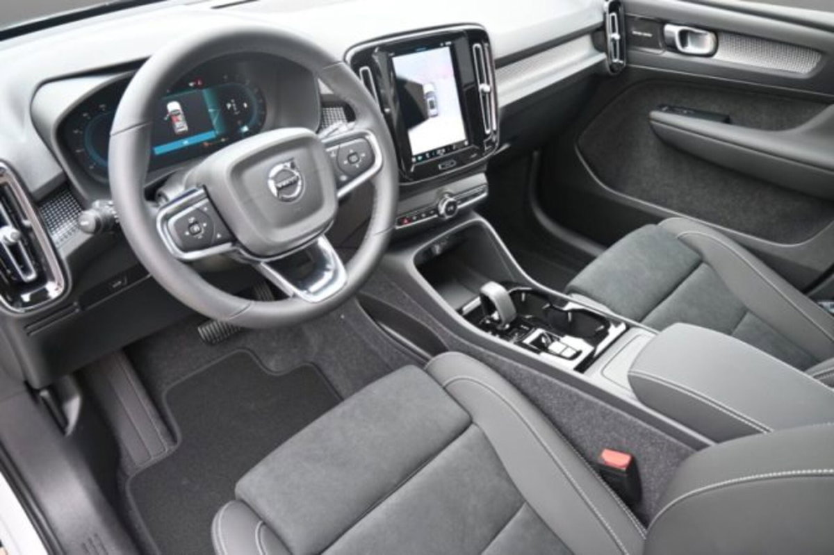 Volvo XC40 B4 AWD automatico Ultimate Dark (6)