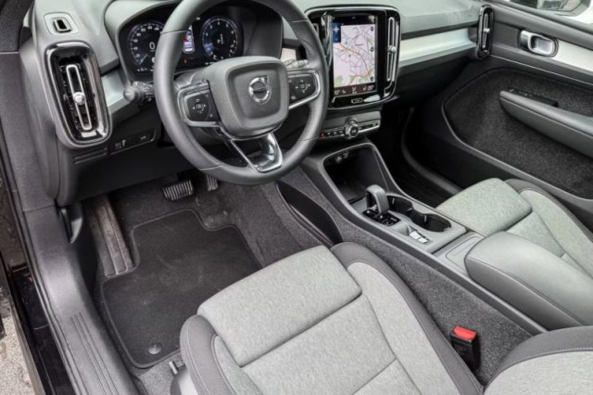 Volvo XC40 T2 automatico Core (4)