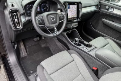 Volvo XC40 T2 automatico Core (4)