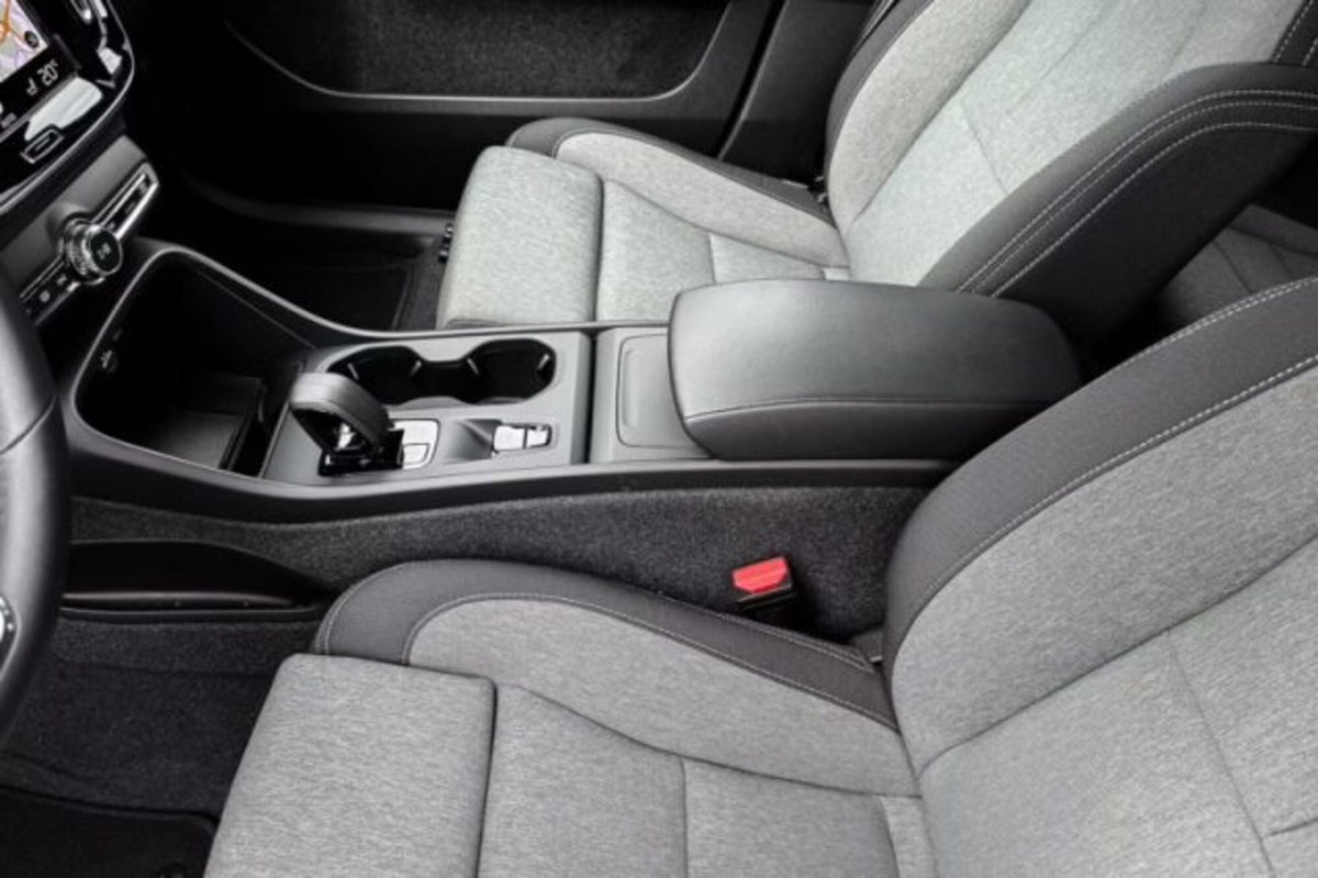 Volvo XC40 T2 automatico Core (8)