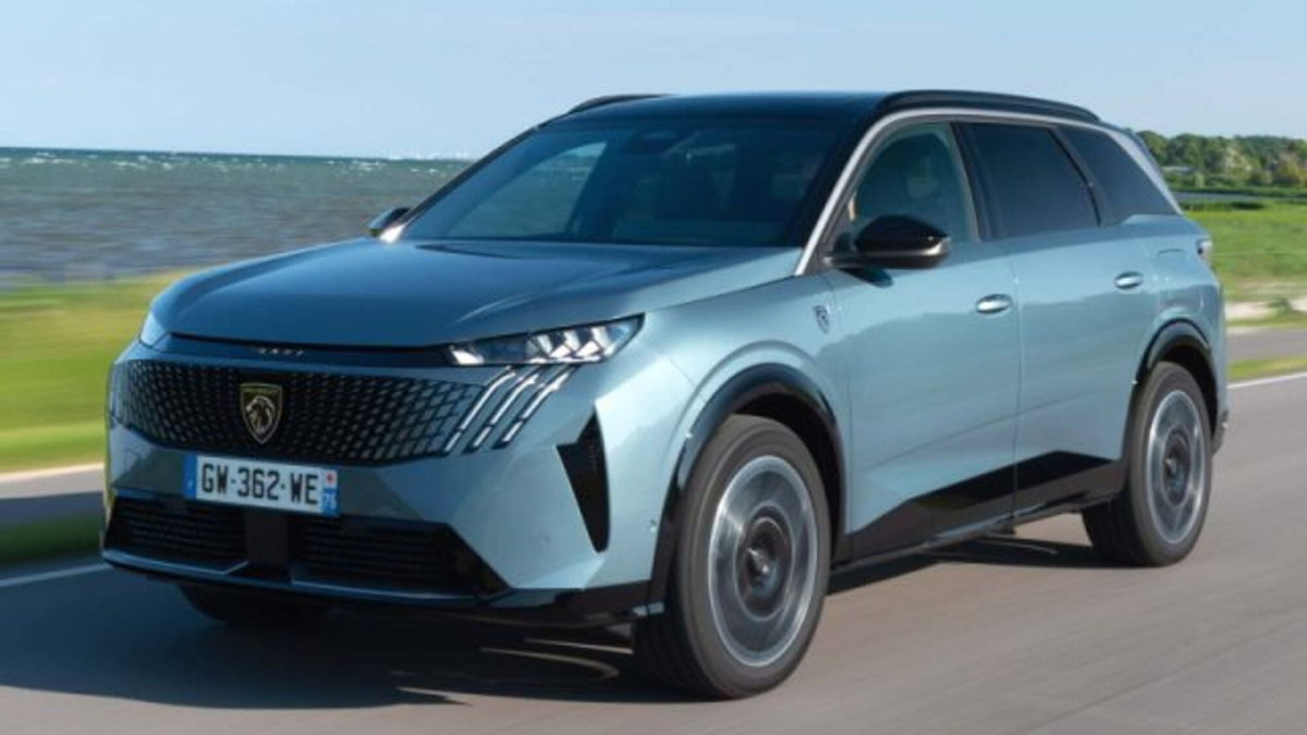 Peugeot 5008 1.2 hybrid GT Exclusive 145cv 7p.ti e-dcs6 (2)