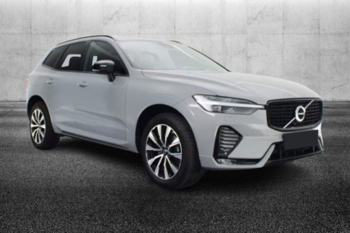 Volvo XC60 B4 automatico Plus Dark (2)