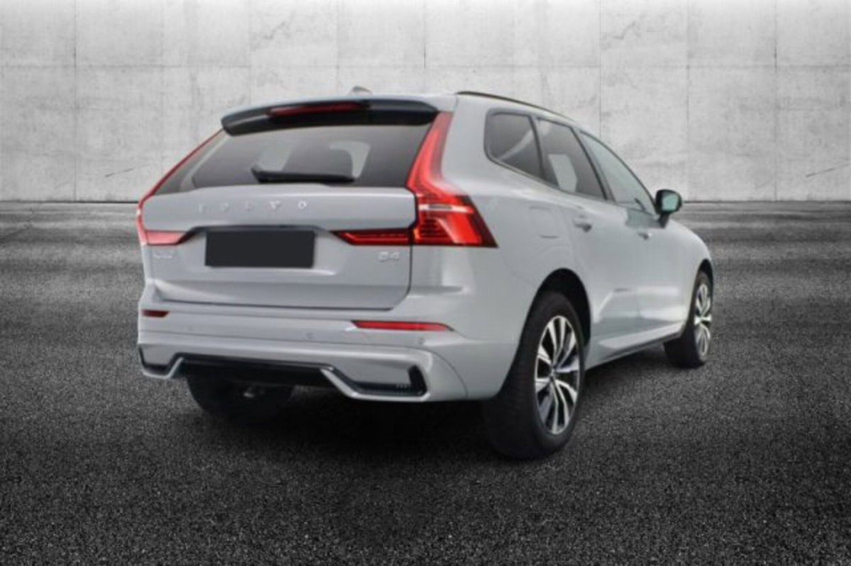 Volvo XC60 B4 automatico Plus Dark (3)