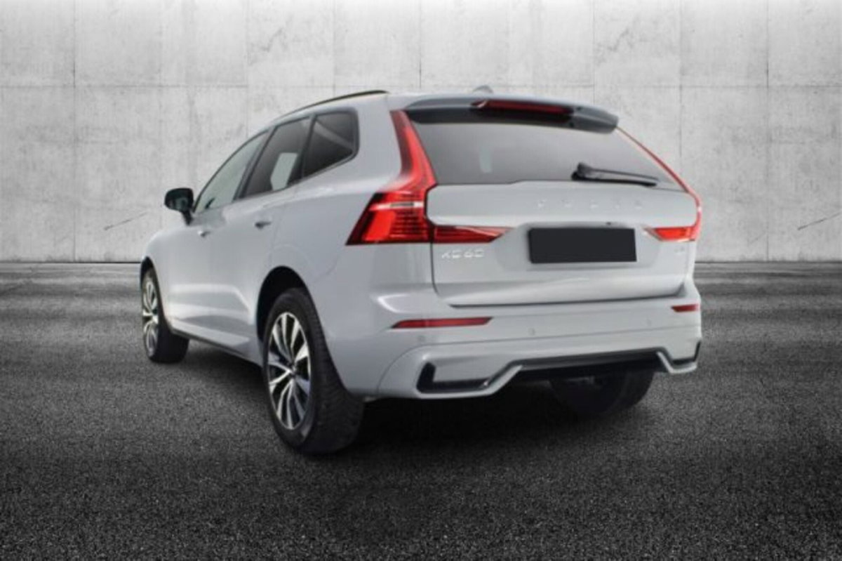 Volvo XC60 B4 automatico Plus Dark (4)