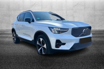 Volvo XC40 B3 automatico Plus Bright (2)