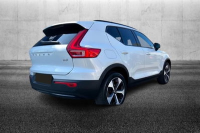 Volvo XC40 B3 automatico Plus Bright (3)