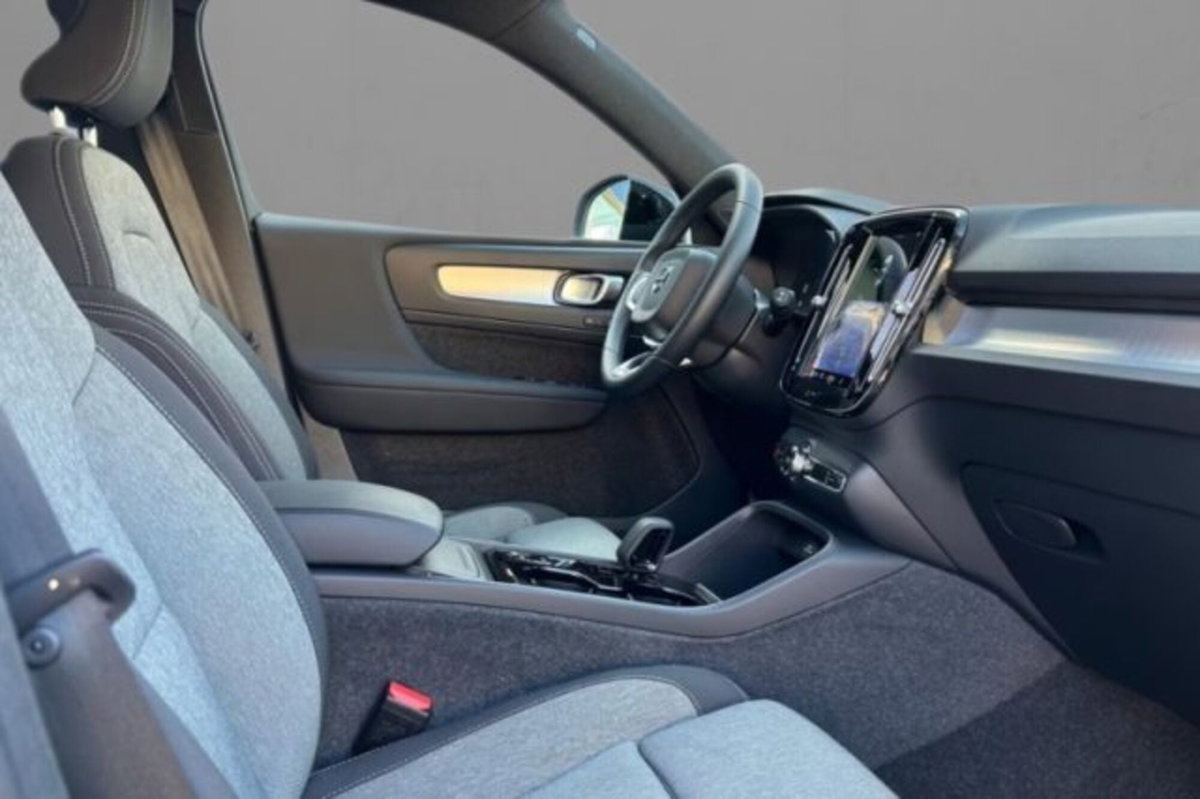 Volvo XC40 B3 automatico Plus Bright (6)