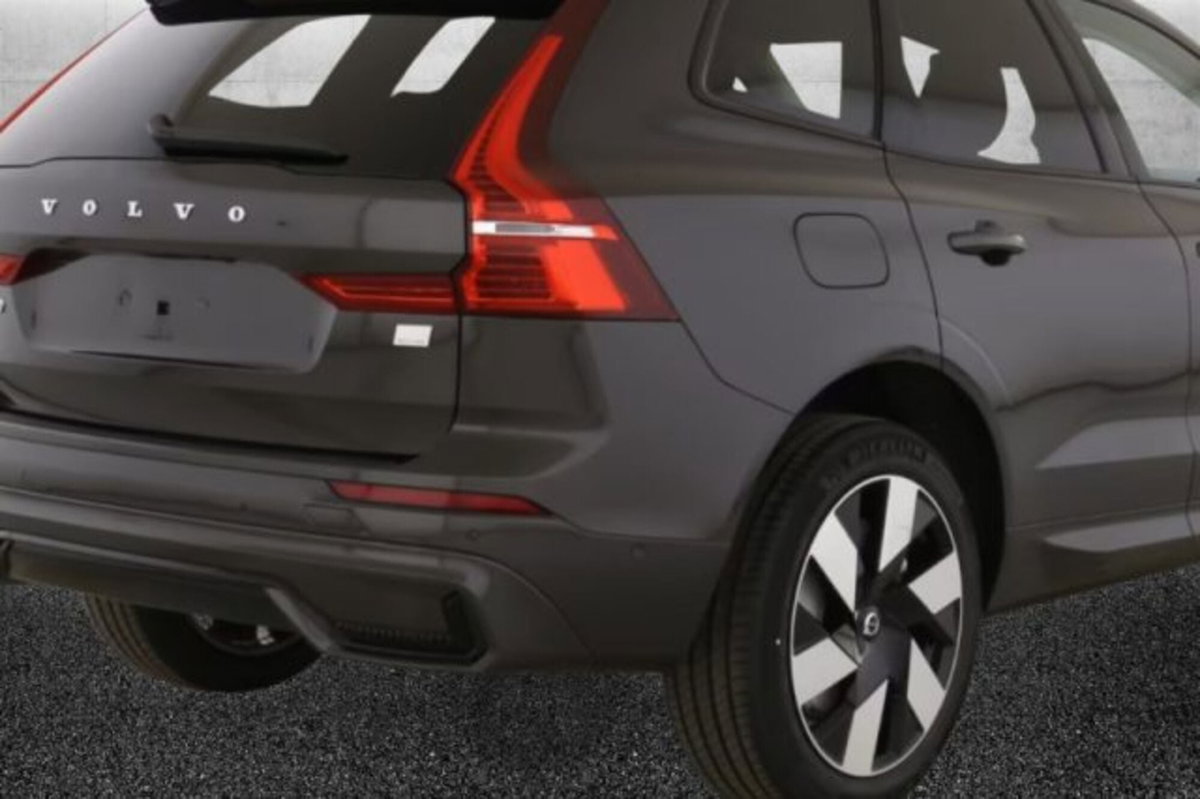Volvo XC60 T8 Recharge AWD Plug-in Hybrid automatico Plus Dark (4)