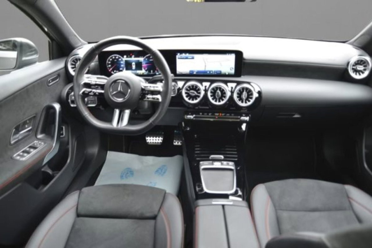 Mercedes-Benz Classe A Sedan 180 d AMG Line Premium Plus auto (6)