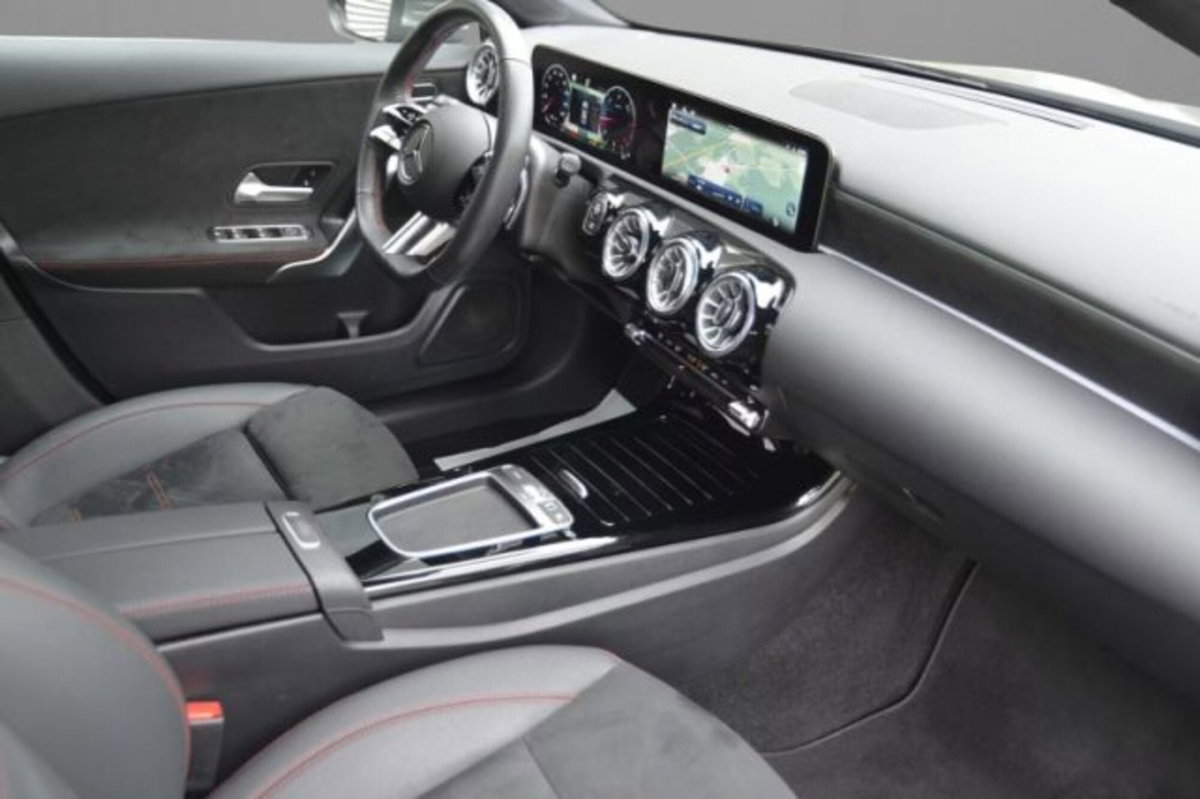 Mercedes-Benz Classe A Sedan 180 d AMG Line Premium Plus auto (7)