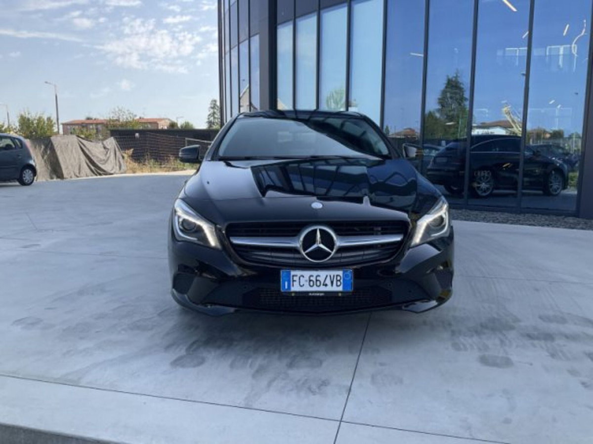 Mercedes-Benz CLA Shooting Brake 180 d Automatic Sport (2)