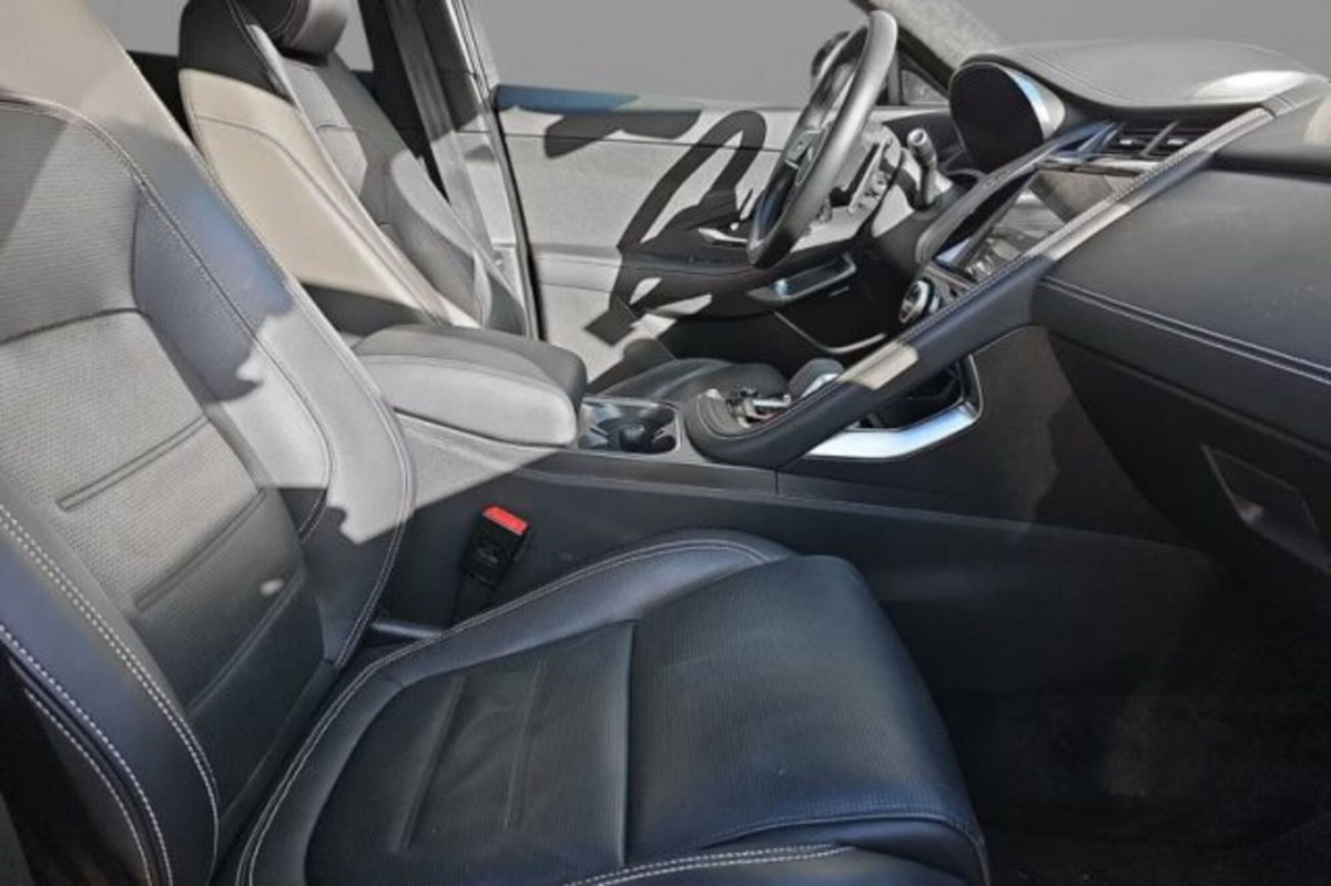Jaguar E-Pace 2.0d i4 mhev R-Dynamic HSE awd 163cv auto (7)