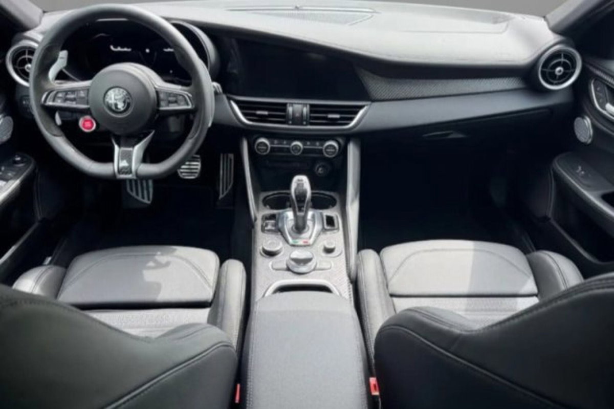 Alfa Romeo Giulia 2.9 T V6 AT8 Quadrifoglio (6)