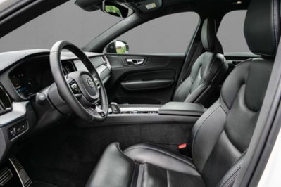 Volvo XC60 T8 Recharge AWD Plug-in Hybrid R-design (4)