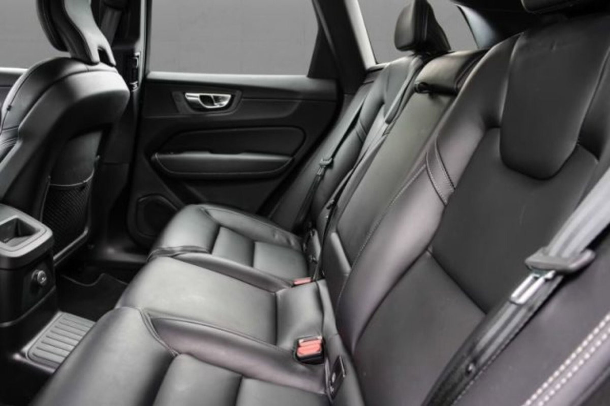 Volvo XC60 T8 Recharge AWD Plug-in Hybrid R-design (5)