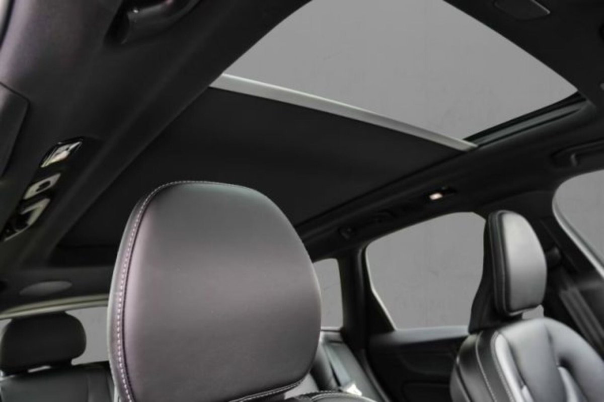 Volvo XC60 T8 Recharge AWD Plug-in Hybrid R-design (6)