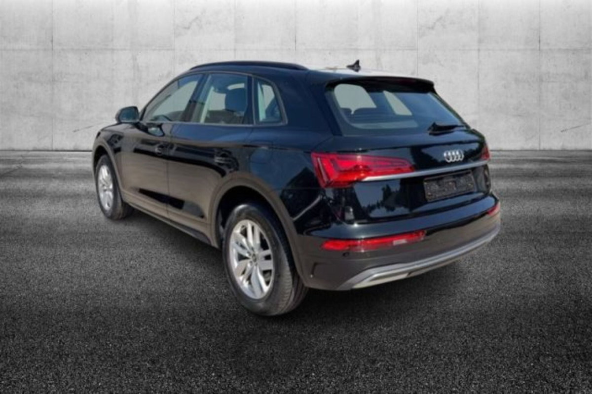 Audi Q5 50 TFSI e quattro S tronic Business Design (2)