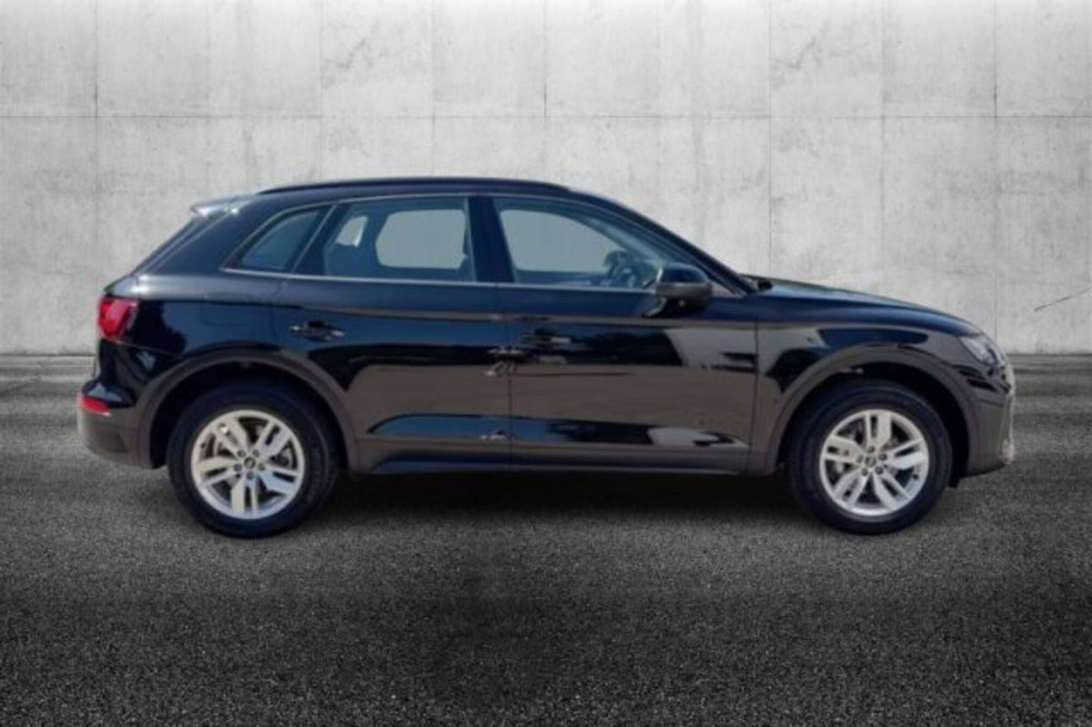 Audi Q5 50 TFSI e quattro S tronic Business Design (5)