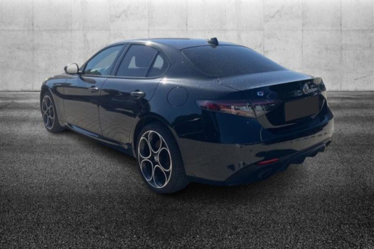 Alfa Romeo Giulia 2.0 Turbo 280 CV AT8 AWD Q4 Veloce (4)