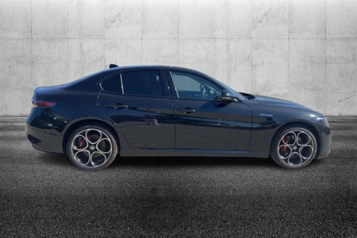 Alfa Romeo Giulia 2.0 Turbo 280 CV AT8 AWD Q4 Veloce (5)