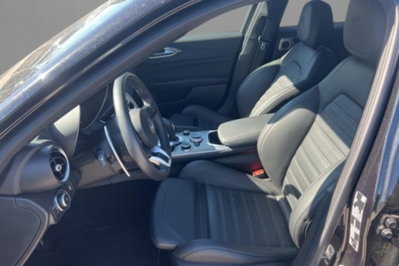 Alfa Romeo Giulia 2.0 Turbo 280 CV AT8 AWD Q4 Veloce (7)