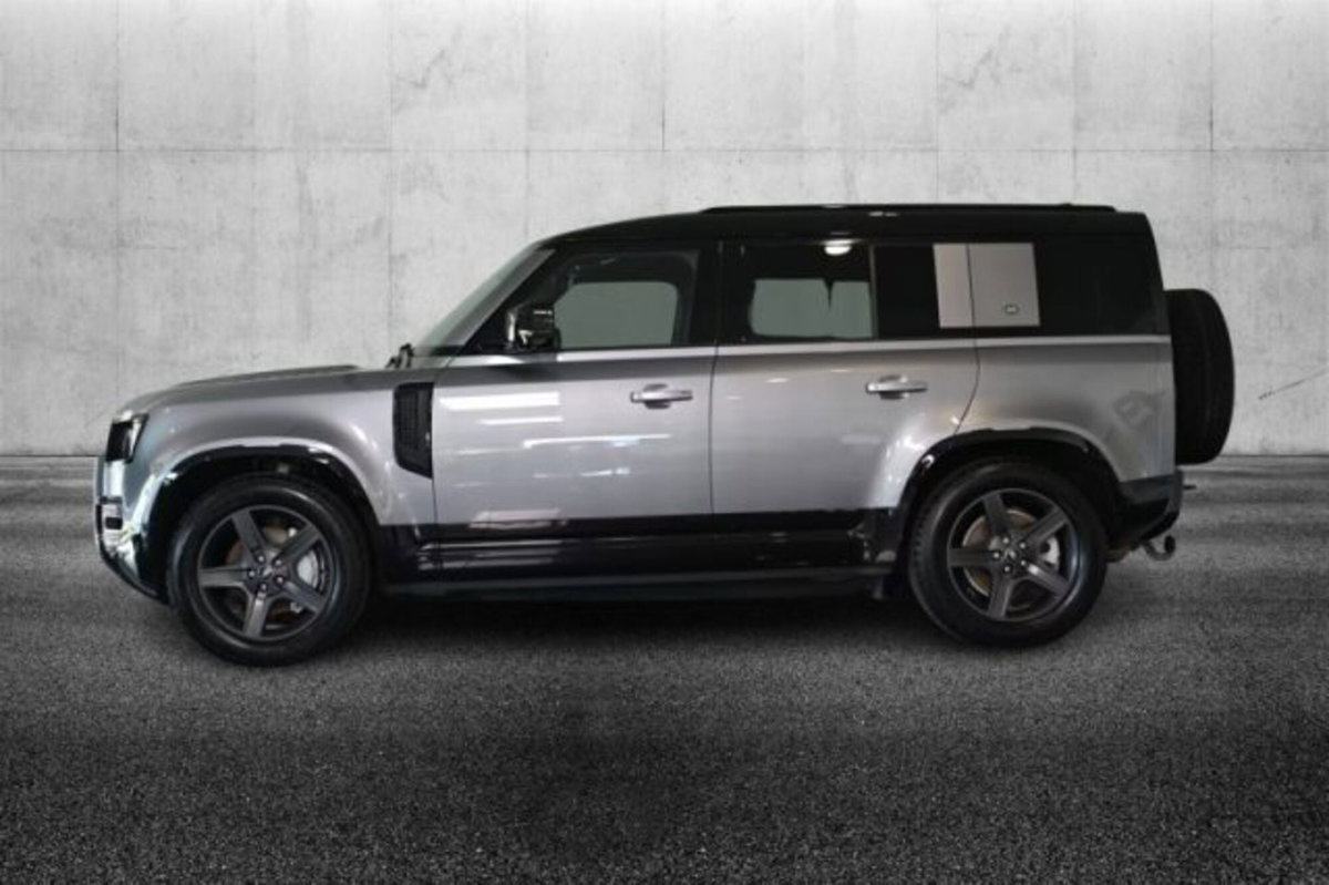 Land Rover Defender 110 3.0D I6 300 CV AWD Auto X-Dynamic SE (3)