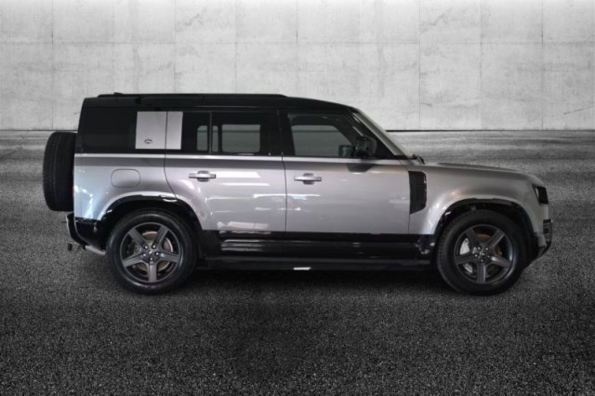 Land Rover Defender 110 3.0D I6 300 CV AWD Auto X-Dynamic SE (4)