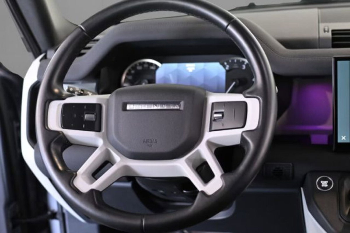 Land Rover Defender 110 3.0D I6 300 CV AWD Auto X-Dynamic SE (5)