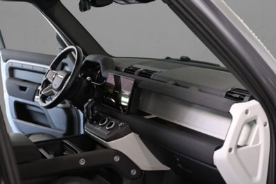 Land Rover Defender 110 3.0D I6 300 CV AWD Auto X-Dynamic SE (6)
