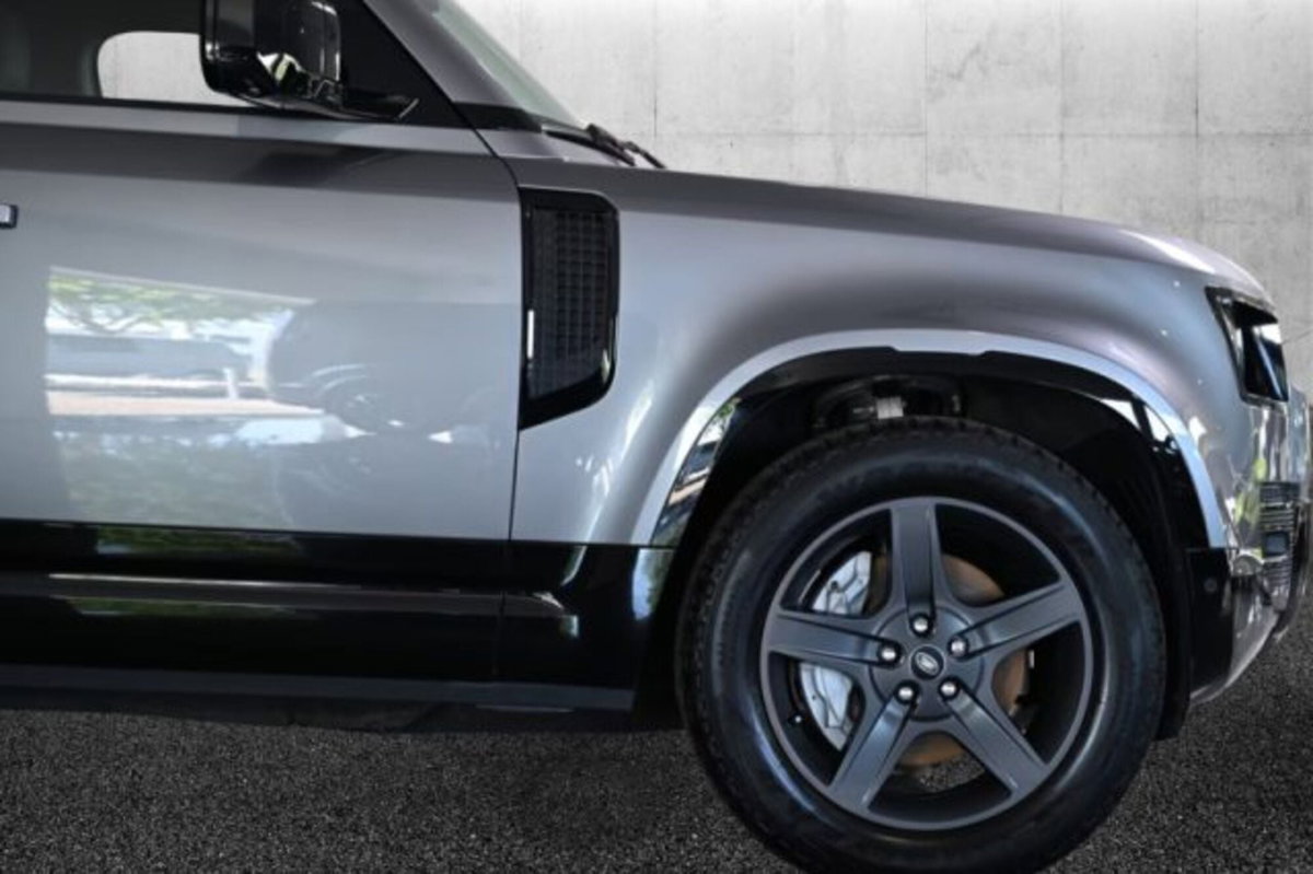 Land Rover Defender 110 3.0D I6 300 CV AWD Auto X-Dynamic SE (8)