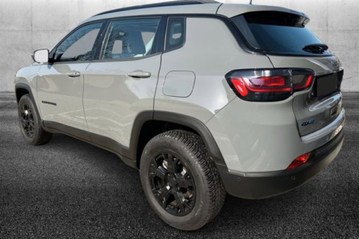 Jeep Compass 1.3 T4 240CV PHEV AT6 4xe Upland (2)