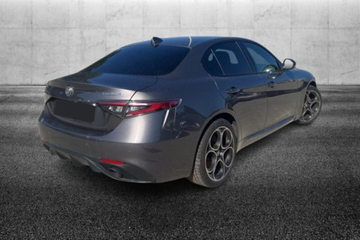 Alfa Romeo Giulia 2.0 Turbo 280 CV AT8 AWD Q4 Veloce (3)