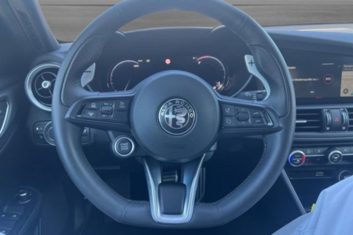 Alfa Romeo Giulia 2.0 Turbo 280 CV AT8 AWD Q4 Veloce (6)