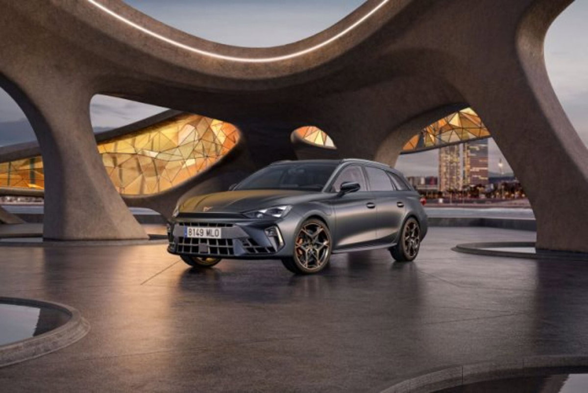 Cupra Leon Station Wagon 1.5 e-hybrid VZ Extreme 272cv dsg (2)