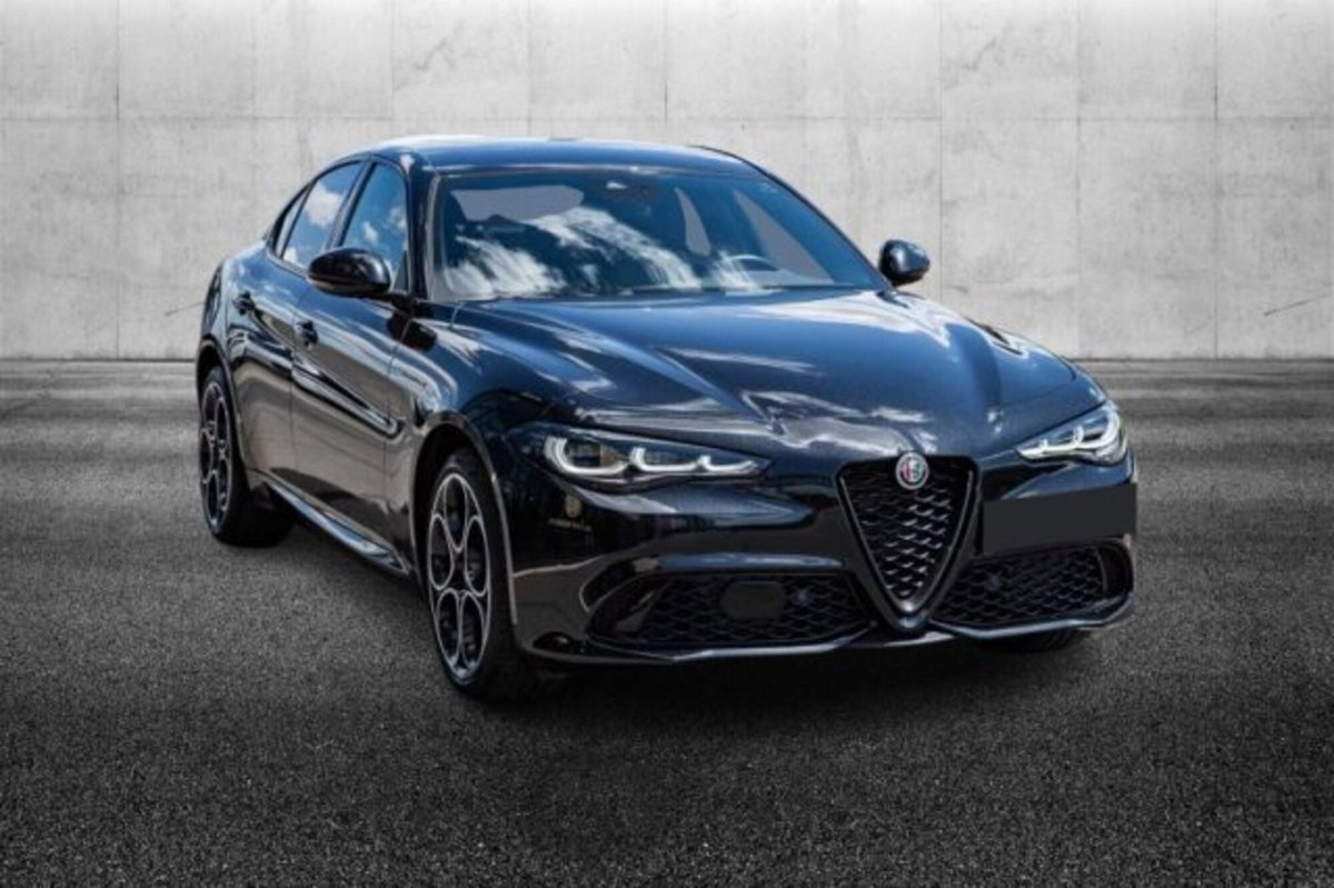 Alfa Romeo Giulia 2.0 Turbo 280 CV AT8 AWD Q4 Estrema (2)