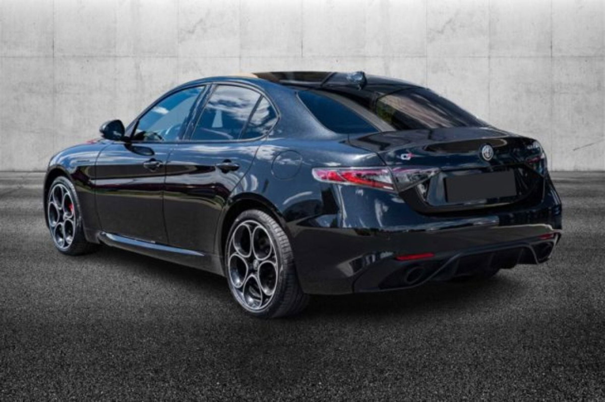 Alfa Romeo Giulia 2.0 Turbo 280 CV AT8 AWD Q4 Estrema (3)