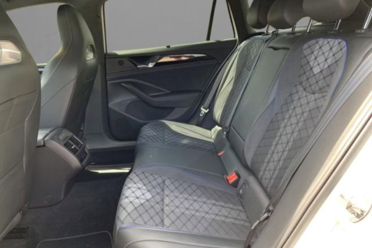 Volkswagen Passat 2.0 tdi scr R-Line 150cv dsg (8)