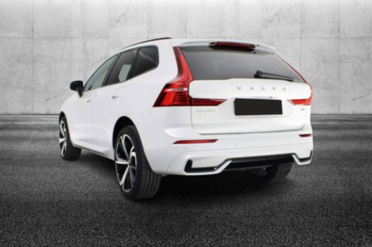 Volvo XC60 B4 automatico Plus Dark (3)