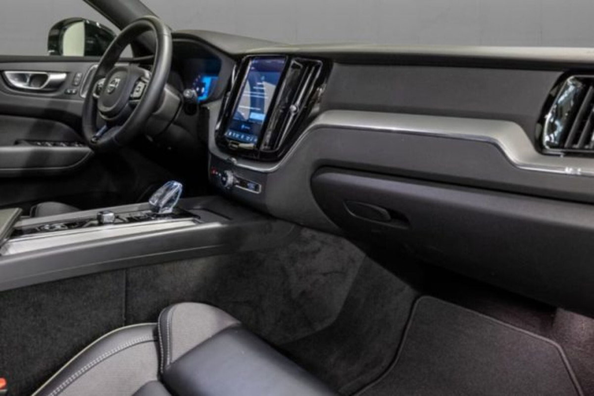 Volvo XC60 B4 automatico Plus Dark (6)