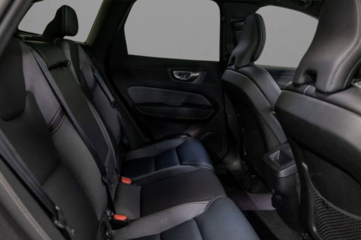 Volvo XC60 B4 automatico Plus Dark (7)