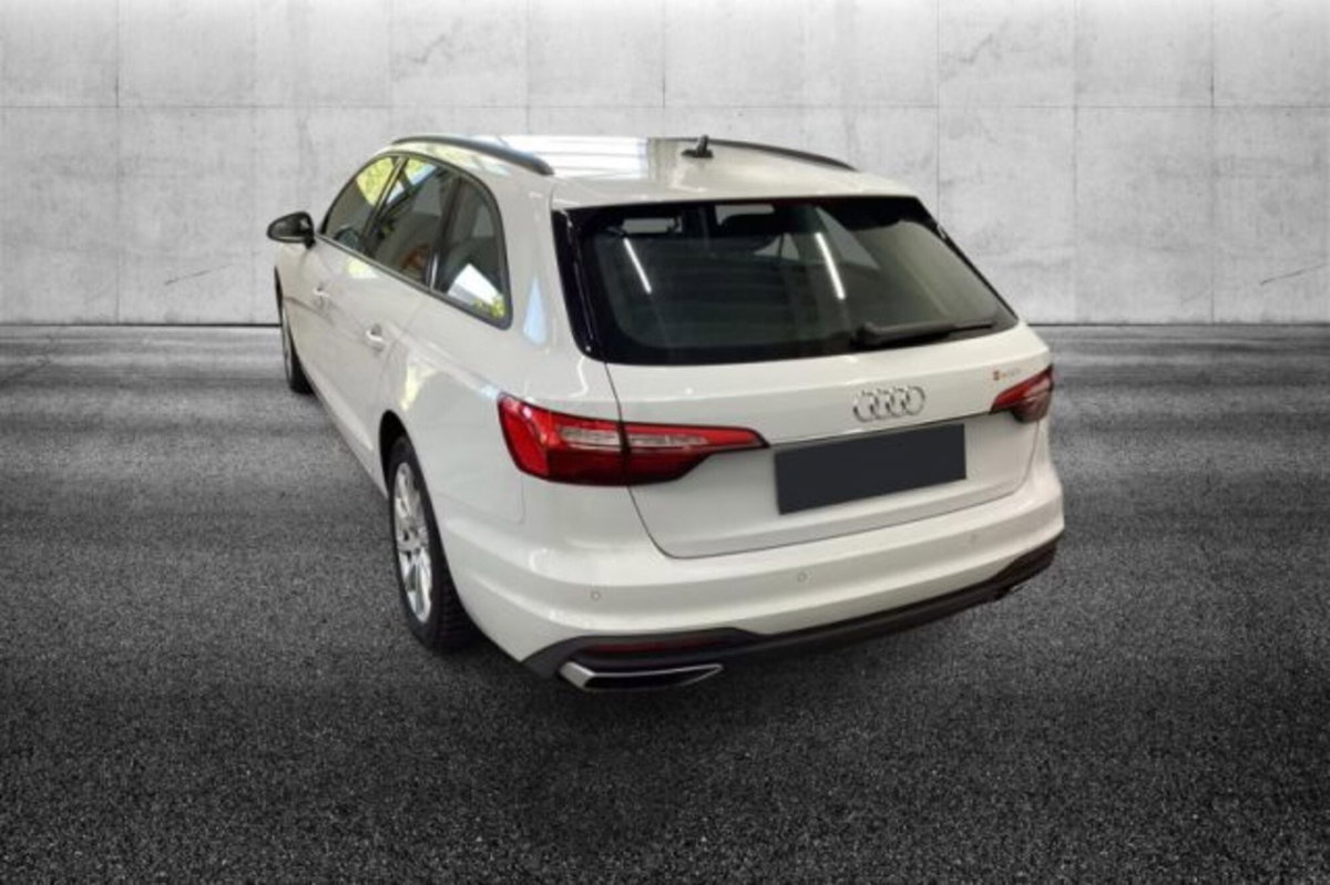 Audi A4 Avant 30 TDI/136 CV S tronic S line edition (3)