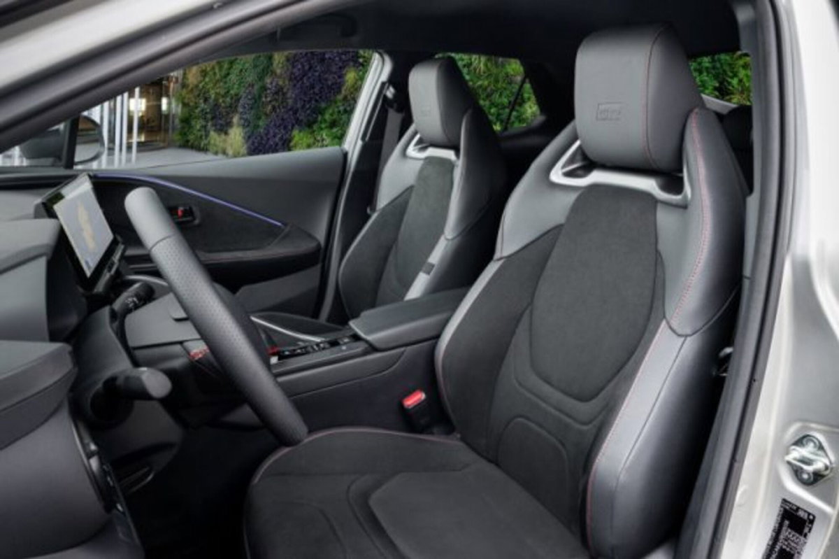 Toyota Toyota C-HR 2.0 phev Lounge fwd e-cvt